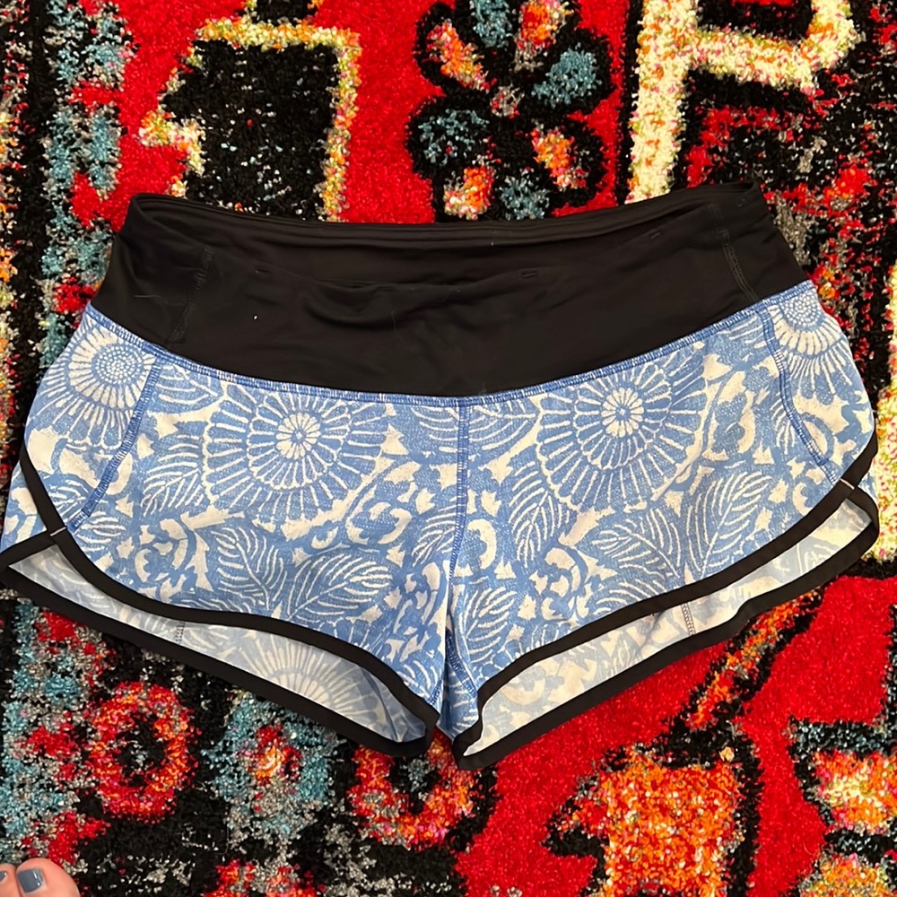 Lululemon Speed Up Low-Rise Lined Short 2.5". Good work condition. No flaws